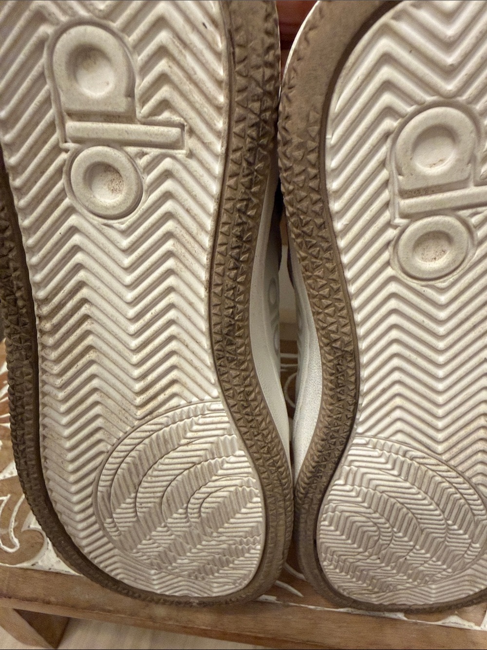 ALO Yoga White and Beige Low-Top Sneakers - Picture 6 of 7